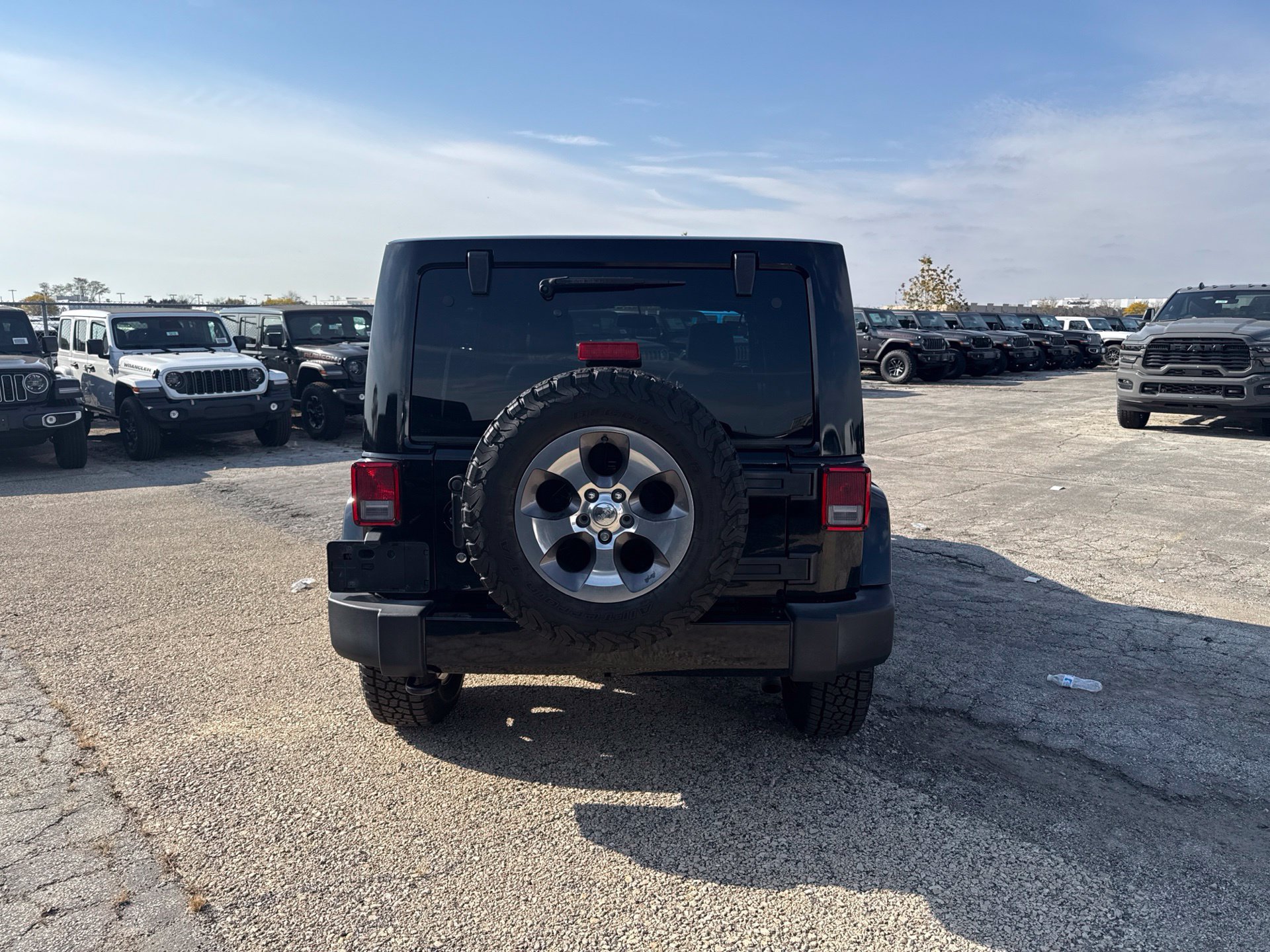 Used 2016 Jeep Wrangler Unlimited Sahara w/ Connectivity Group AWD/4WD image 7