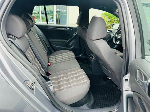 Used 2011 Volkswagen Golf 4-Door FWD image 21