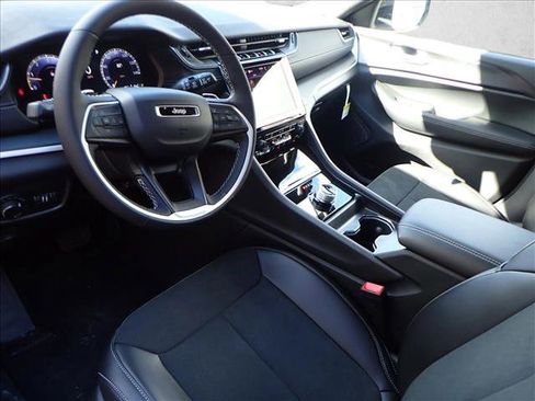 New 2025 Jeep Grand Cherokee L Altitude image 11