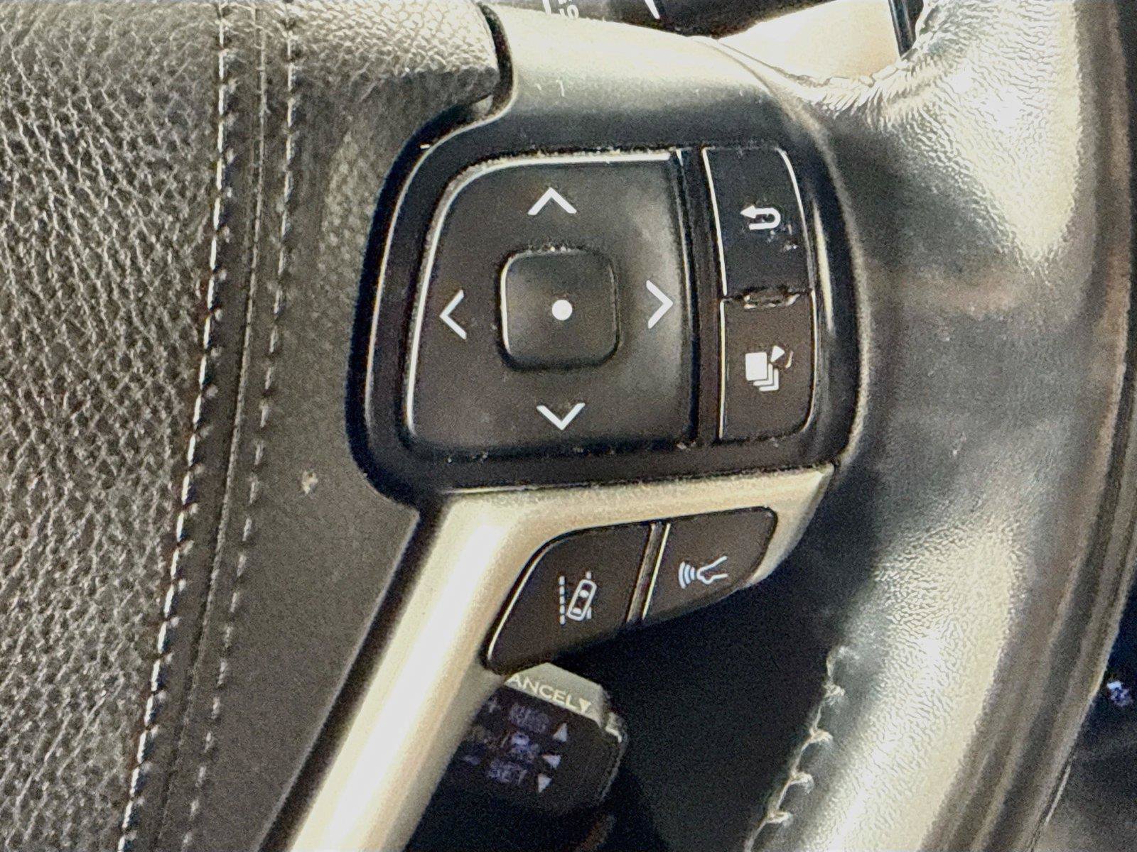 Used 2017 Toyota Highlander XLE AWD/4WD image 12