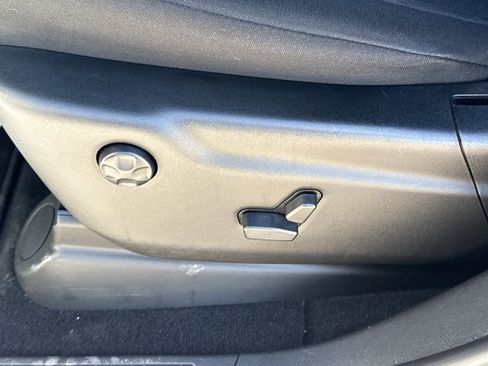 Used 2019 Jeep Grand Cherokee Laredo image 17