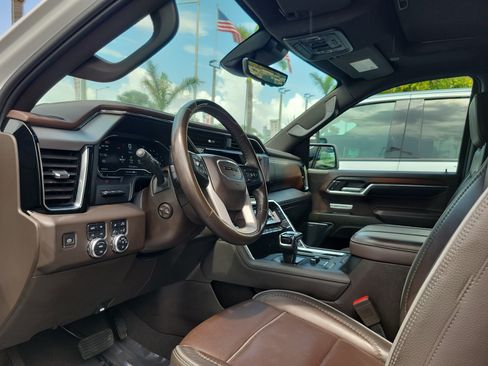 Used 2024 GMC Sierra 1500 Denali AWD/4WD image 9