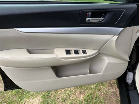 Used 2011 Subaru Outback 2.5i Premium w/ All-Weather Pkg image 8