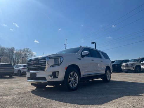 Used 2021 GMC Yukon XL SLT w/ Rear Media and Nav Package AWD/4WD image 2