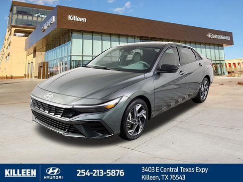 Used 2025 Hyundai Elantra Sport FWD image 4