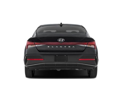 Used 2025 Hyundai Elantra SE w/ Cargo Package FWD image 8