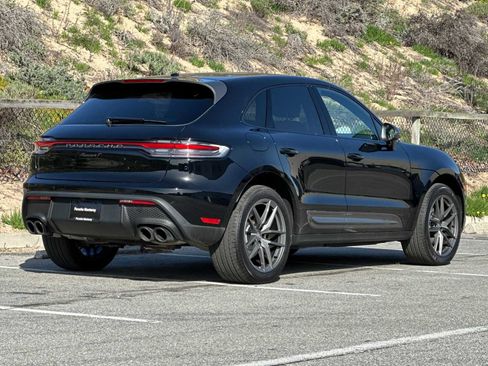 Certified 2025 Porsche Macan image 7