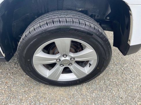 Used 2013 Jeep Patriot Latitude AWD/4WD image 26