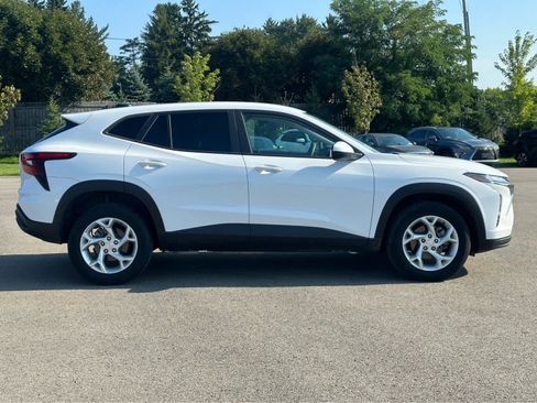 Used 2024 Chevrolet Trax LS w/ LS Convenience Package FWD image 8