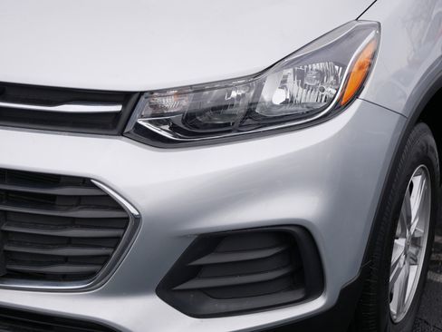 Used 2022 Chevrolet Trax LS w/ Tint and Cruise Package image 16