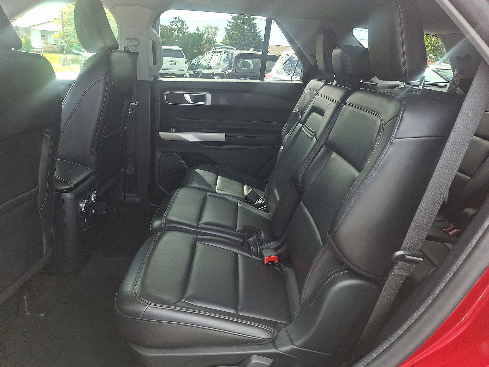 Used 2021 Ford Explorer XLT w/ Equipment Group 202A AWD/4WD image 10