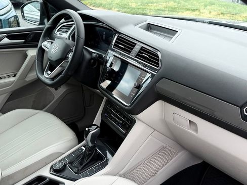 Used 2024 Volkswagen Tiguan SE R-Line AWD/4WD image 17