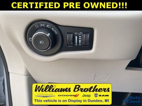 Certified 2024 Chrysler Pacifica Touring-L image 15