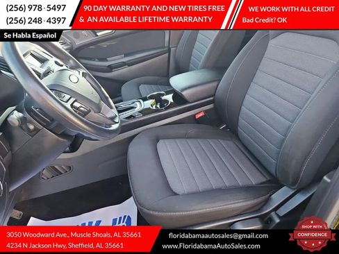 Used 2018 Ford Edge SE image 12