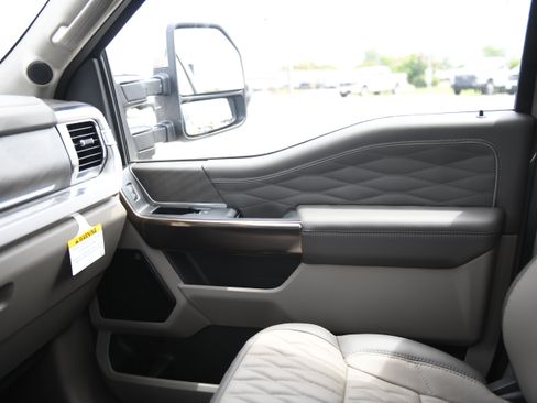 New 2026 Ford F250 Platinum w/ Platinum Plus Package AWD/4WD image 25