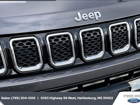 Used 2023 Jeep Compass Limited image 21