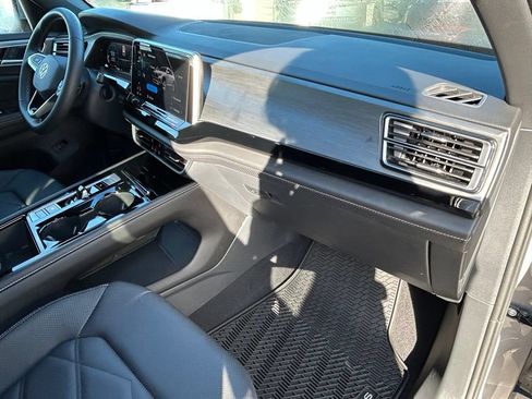 Certified 2024 Volkswagen Atlas Cross Sport SE AWD/4WD image 37