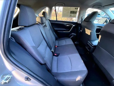 Used 2021 Toyota RAV4 XLE w/ Carpet Mat Package (TMS) image 18