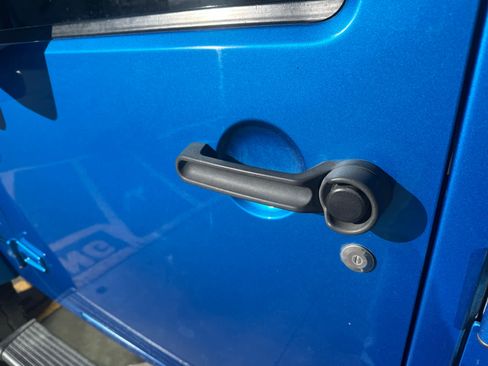 Used 2015 Jeep Wrangler Unlimited Sahara image 10