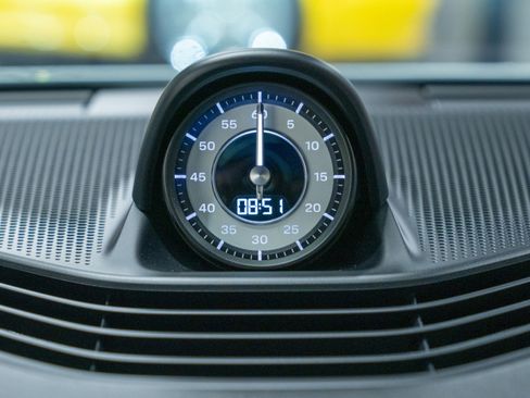 Used 2022 Porsche Taycan Turbo S image 31