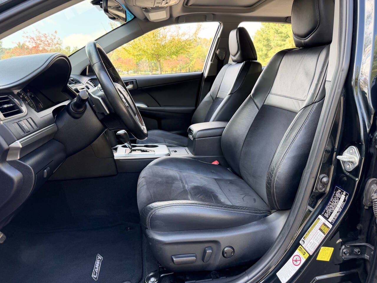 Used 2012 Toyota Camry SE w/ Leather Pkg FWD image 13