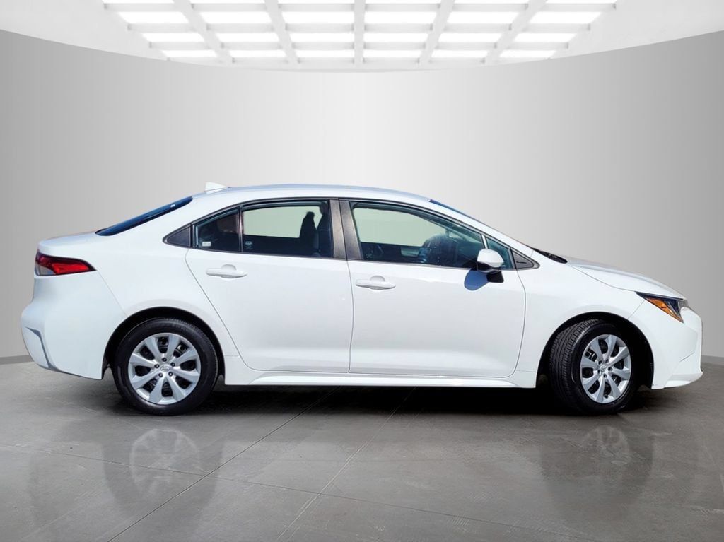 Used 2024 Toyota Corolla LE FWD image 4
