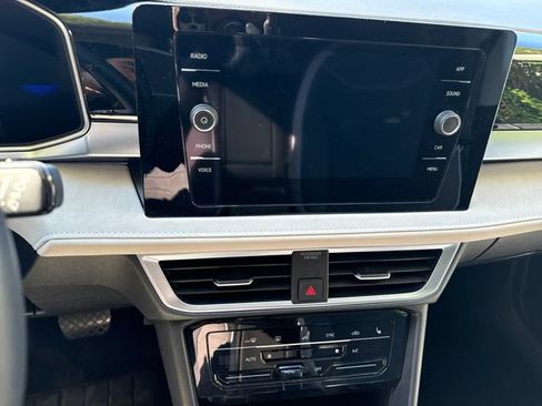 Used 2025 Volkswagen Taos SE FWD image 19