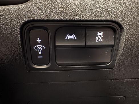 Certified 2022 Kia Sorento S w/ Panoramic Sunroof Package image 14