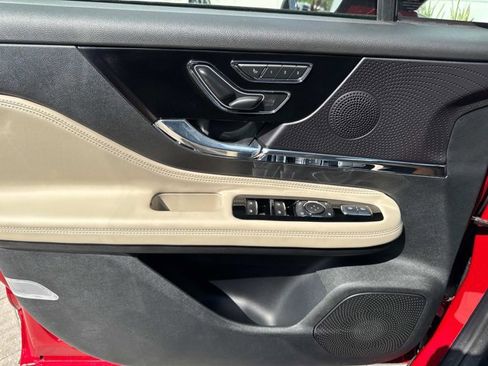 New 2025 Lincoln Corsair FWD image 9