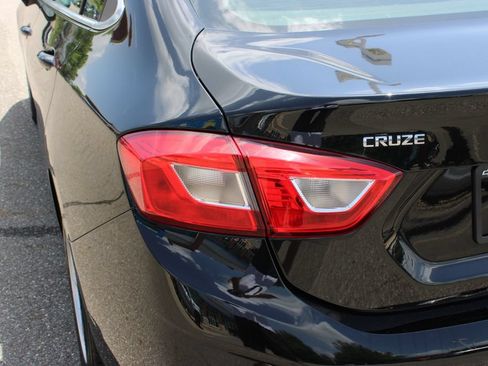 Certified 2018 Chevrolet Cruze LT FWD image 25
