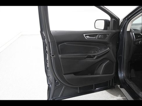 Used 2022 Ford Edge Titanium AWD/4WD image 5