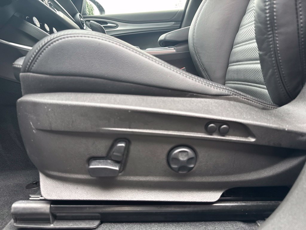 Used 2023 Alfa Romeo Stelvio Veloce AWD/4WD image 30