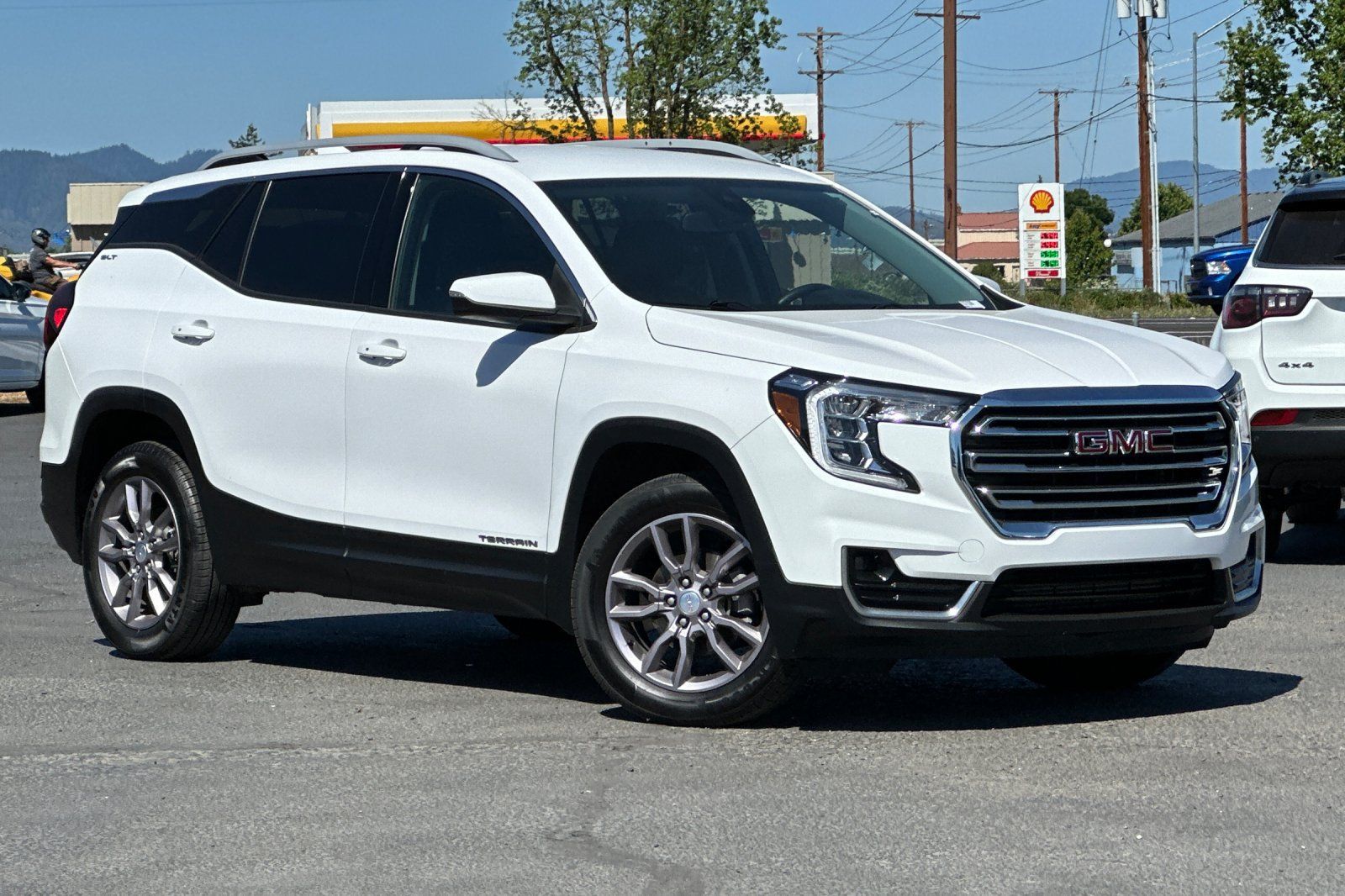 Used 2023 GMC Terrain SLT AWD/4WD image 2
