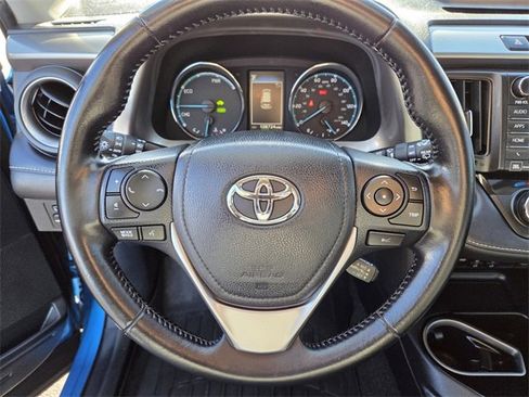 Used 2017 Toyota RAV4 Limited image 18