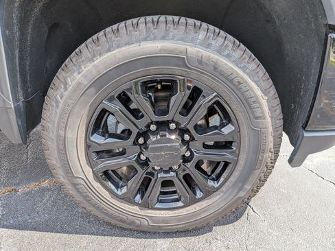 Used 2021 GMC Sierra 2500 Denali w/ Denali Black Diamond Edition AWD/4WD image 12