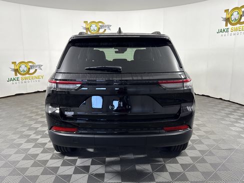 New 2025 Jeep Grand Cherokee Altitude image 7