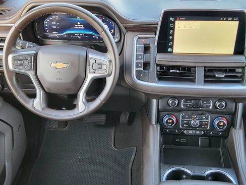 Used 2024 Chevrolet Suburban LT RWD image 26