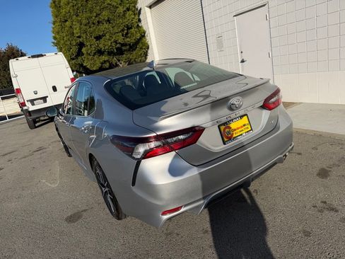 Used 2022 Toyota Camry SE image 4