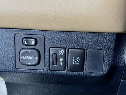 Used 2016 Toyota RAV4 Limited image 14