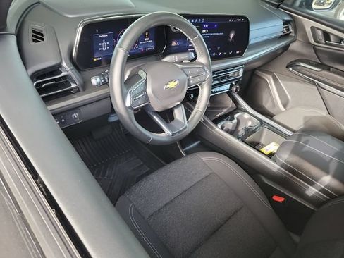 Certified 2025 Chevrolet Traverse LT w/ Driver Confidence Package FWD image 6