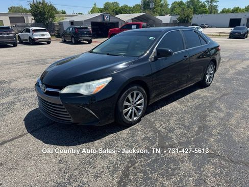 Used 2016 Toyota Camry XLE w/ Moonroof Package image 2