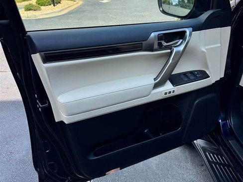 Used 2023 Lexus GX 460 Premium w/ Accessory Package AWD/4WD image 8