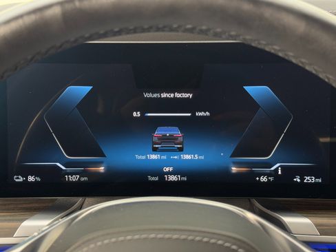 Used 2024 BMW i7 eDrive50 w/ M Sport Package image 21