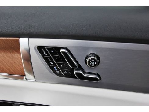 Certified 2026 Cadillac Vistiq Luxury image 28