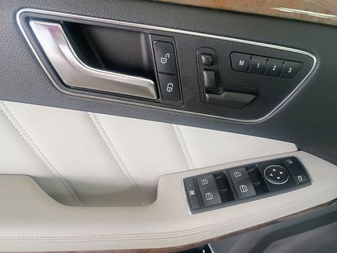 Used 2013 Mercedes-Benz E 350 Sedan image 23