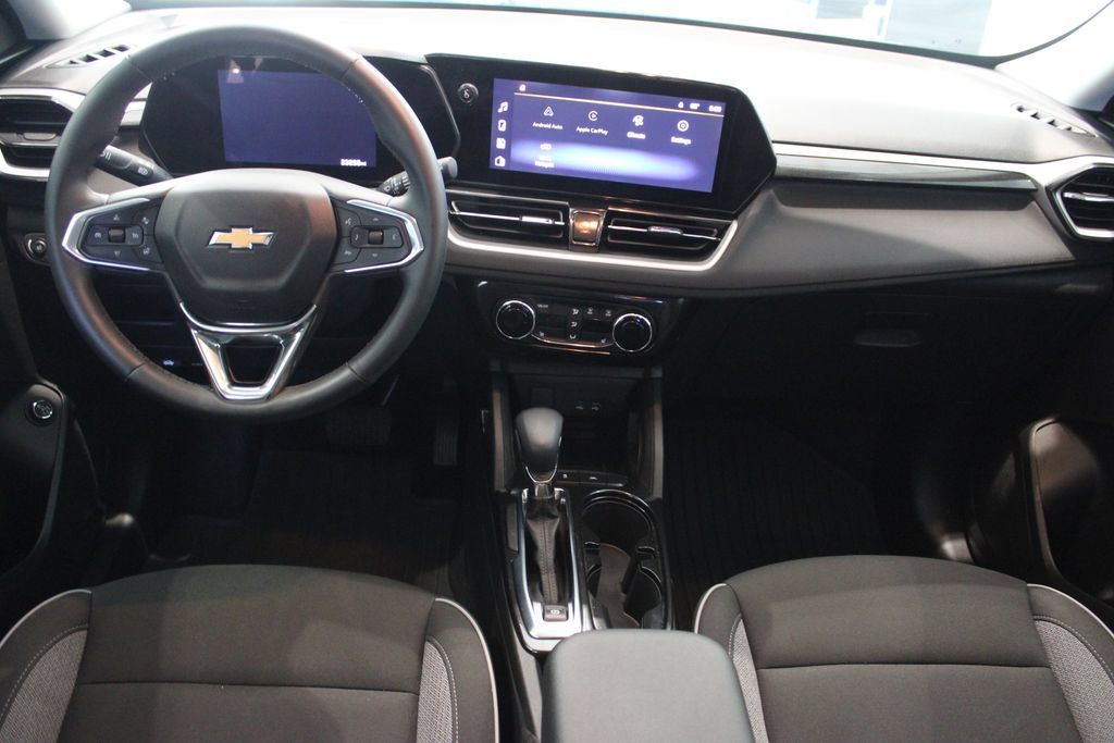 Used 2025 Chevrolet TrailBlazer LT w/ Convenience Package FWD image 7