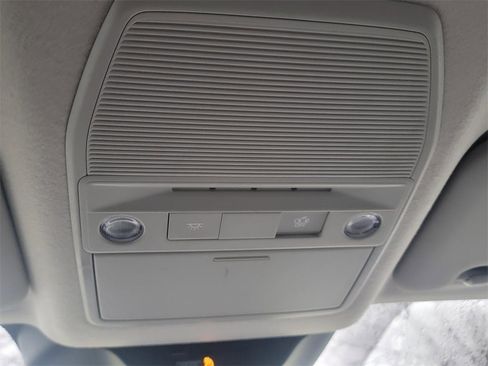 Certified 2025 Nissan Kicks SR image 31