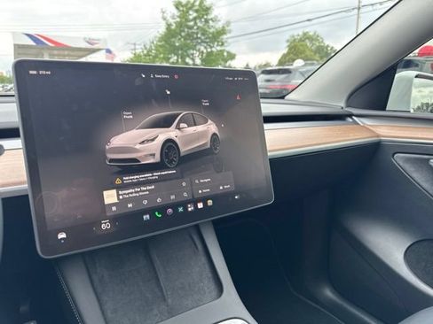 Used 2024 Tesla Model Y Performance AWD/4WD image 12