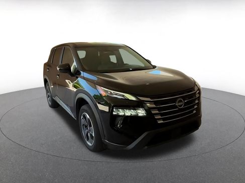 Used 2025 Nissan Rogue SV FWD image 3