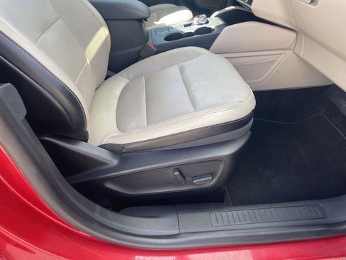 Used 2020 Ford Escape Titanium image 32